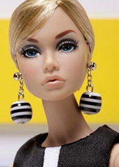 web_pp037_shesnotthere_cu3