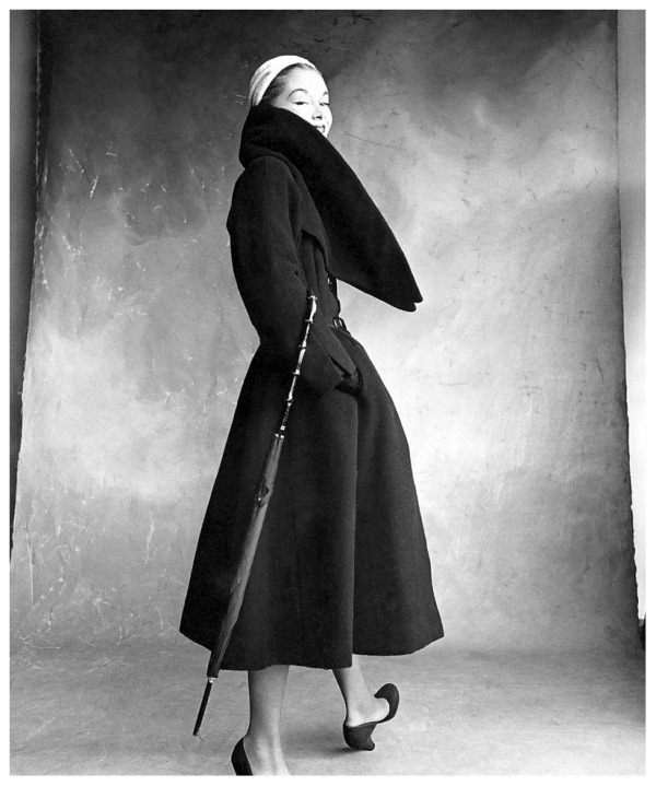 lisa-fonssagrives-wearing-coat-by-christian-dior-photo-by-irving-penn-for-vogue-1950