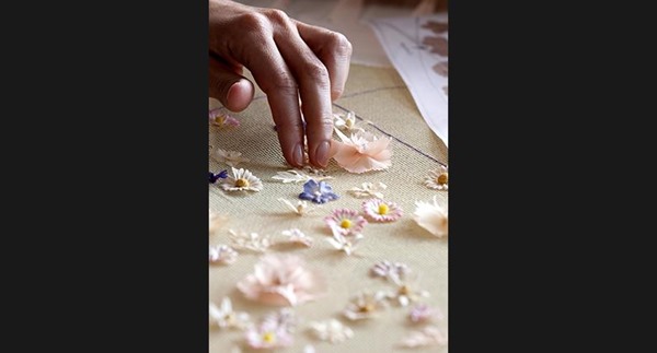 Slideshow-Image-8-Le-Petit-Theatre-Dior-2_sous-article