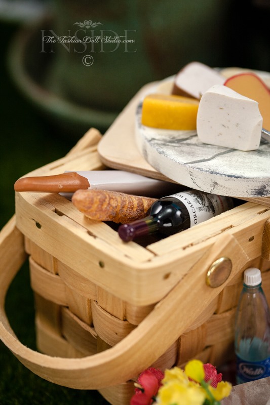 ©2016 Inside The Fashion Doll Studio - A Picnic in Paris