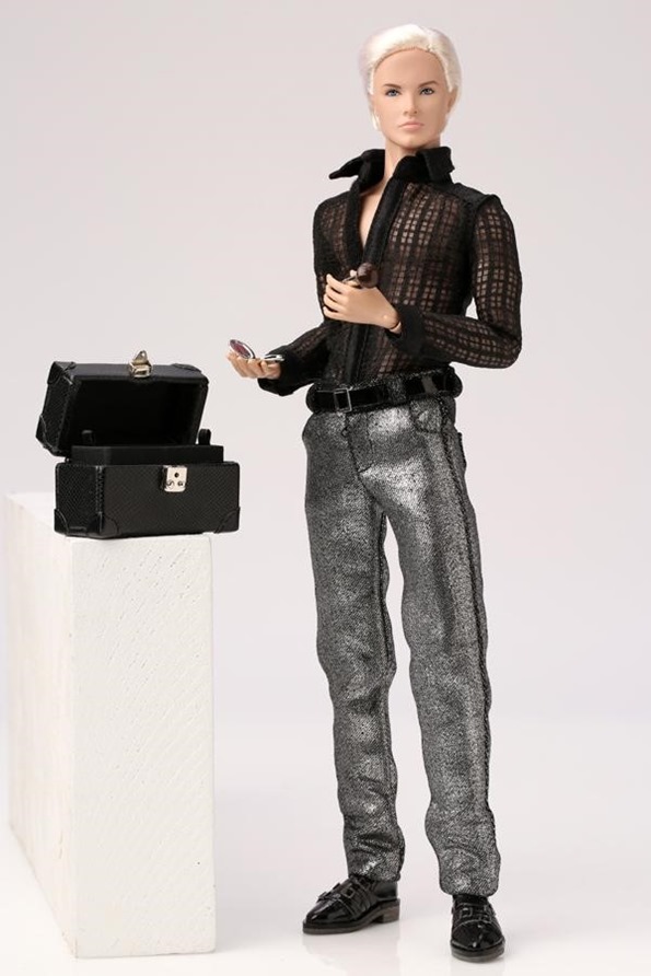 ©2017 Integrity Toys Inc. Beauty Boss Cabot Clark™