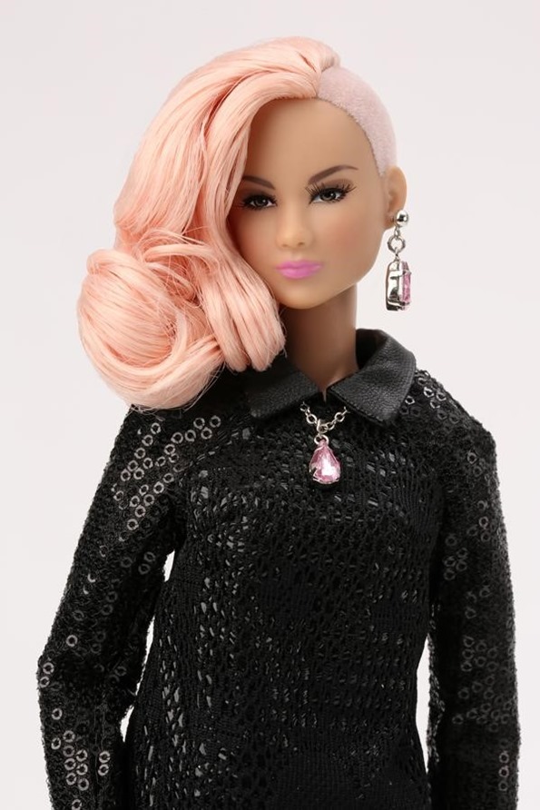 ©2017 Integrity Toys Inc Style Savior Liu Liu Ling™