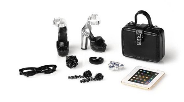 ©2017 Integrity Toys Zine Queen Binx Barone™