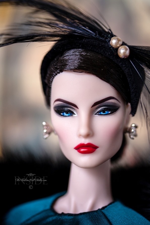 ©2017 Inside The Fashion doll Studio - A Little Glamou