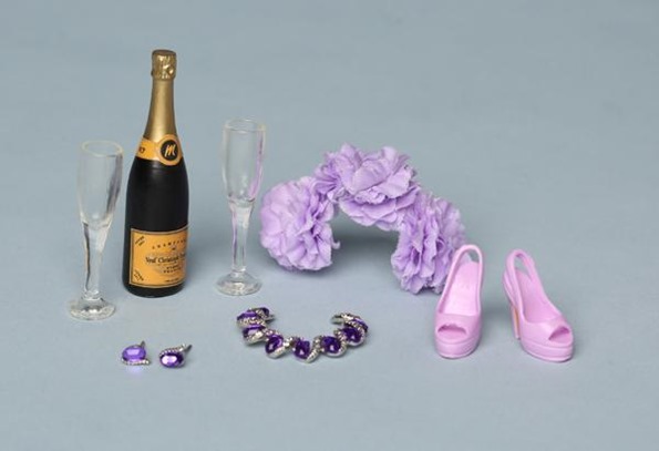 © 2017 Integrity Toy Inc.-Glittering Gala Evelyn Weaverton