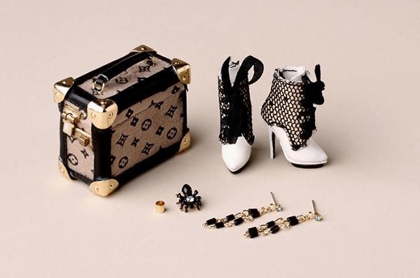 ©2017 Integrity Toys Inc. Heiress Erin Salston 