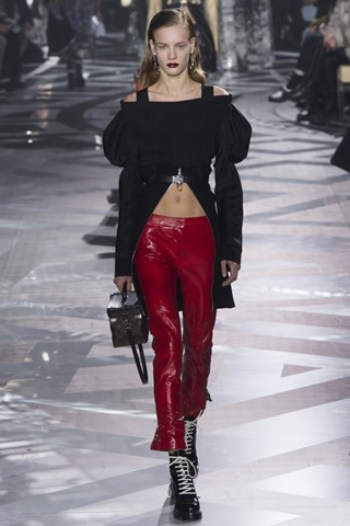 ©2016 Vogue, Inc  LV Fall 2016 RTW 