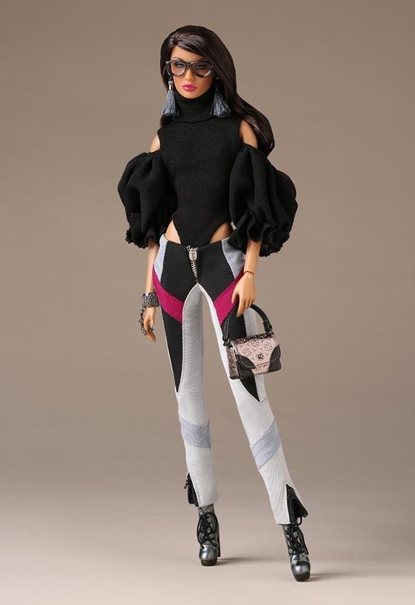 ©2017 Integrity Toys Inc. Neo-Romantic Rayna Ahmadi 