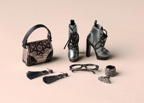 ©2017 Integrity Toys Inc. Neo-Romantic Rayna Ahmadi 