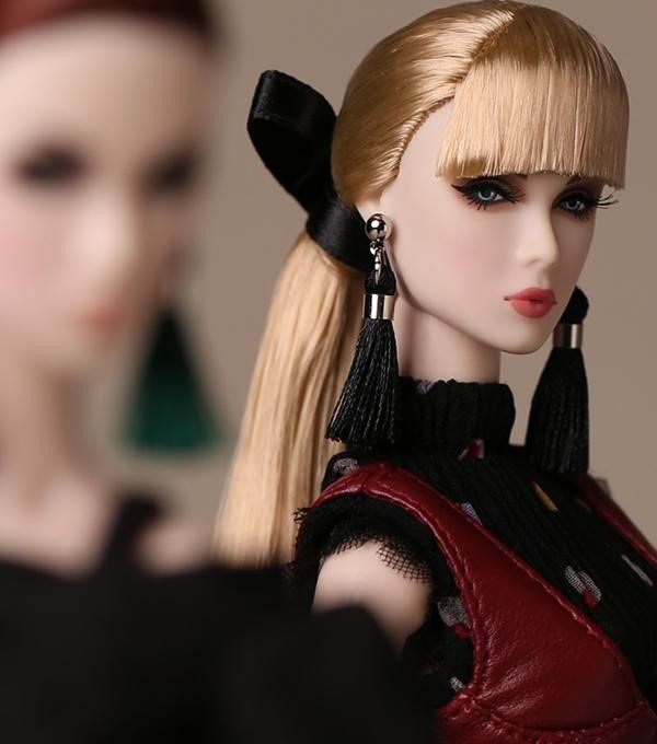 ©2017 Integrity Toys Inc. Poetic Beauty Lilith and Eden Blair Twin-Doll Gift Set