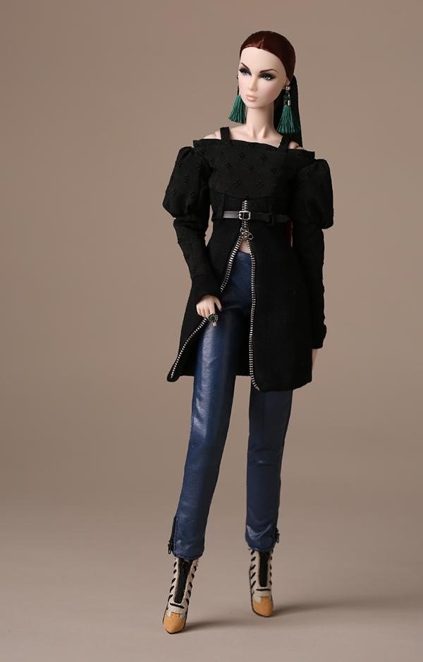 ©2017 Integrity Toys Inc. Poetic Beauty Lilith and Eden Blair Twin-Doll Gift Set 